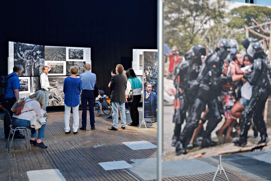 FÜHRUNG DURCH DIE WORLD PRESS PHOTO AUSSTELLUNG